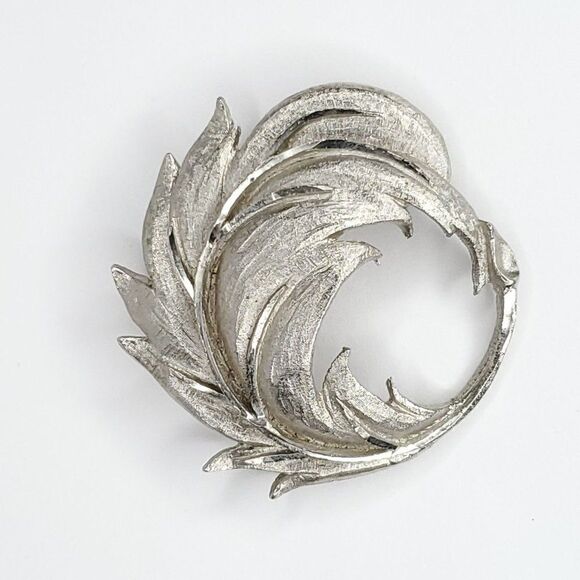 Vintage Silver Tone Feather Leaf Wreath Brooch - Picture 1 of 3